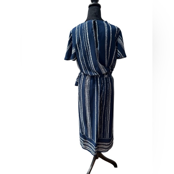 Luxology Navy Striped Wide Leg Jumpsuit Faux Wrap Tie Waist Size M Workwear - Picture 3 of 3